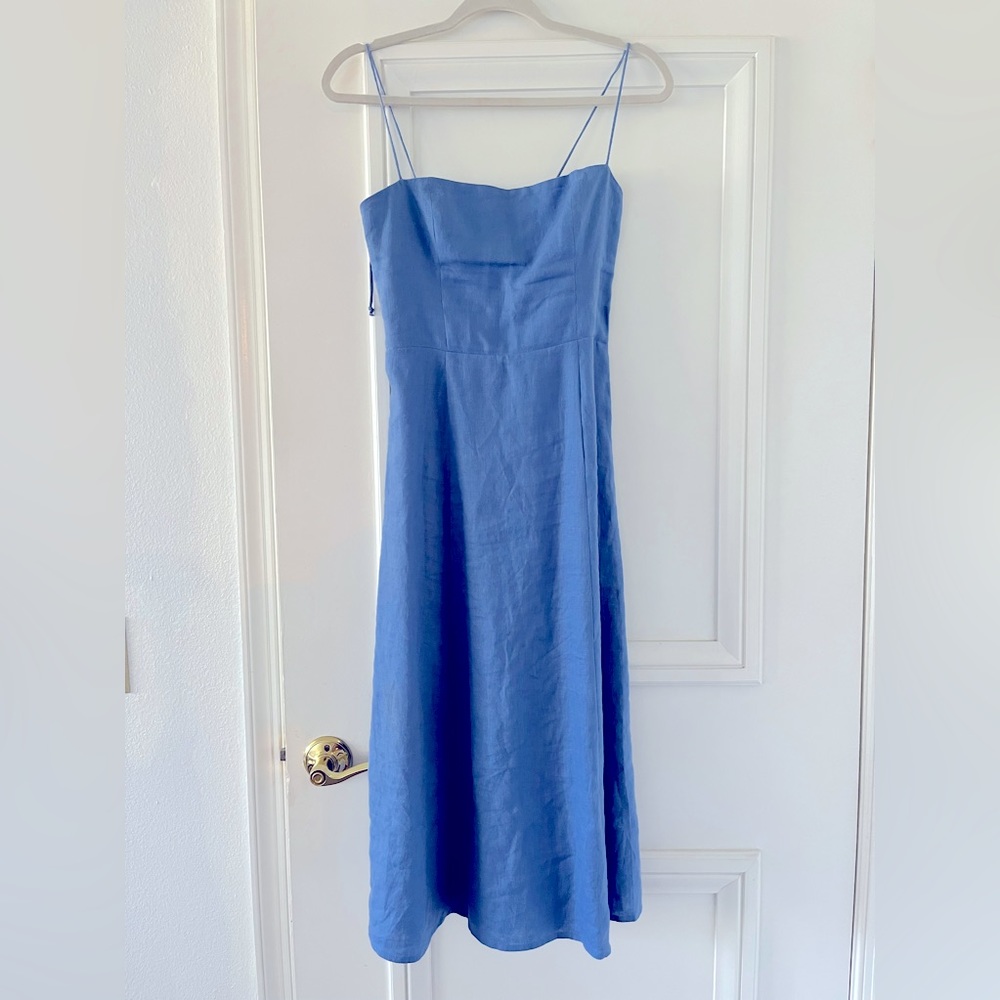 💙Classic Blue Linen Reformation Dress with thin strap detail 💙
